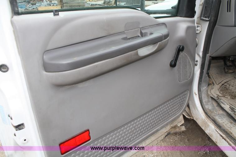 image for item A6622 2001 Ford F450 XL Super Duty pickup truck