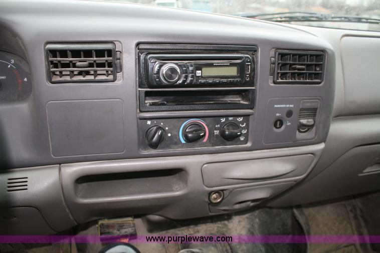 image for item A6622 2001 Ford F450 XL Super Duty pickup truck