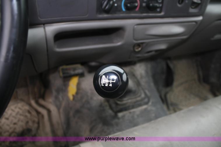 image for item A6622 2001 Ford F450 XL Super Duty pickup truck