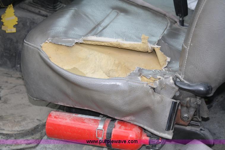 image for item A6622 2001 Ford F450 XL Super Duty pickup truck