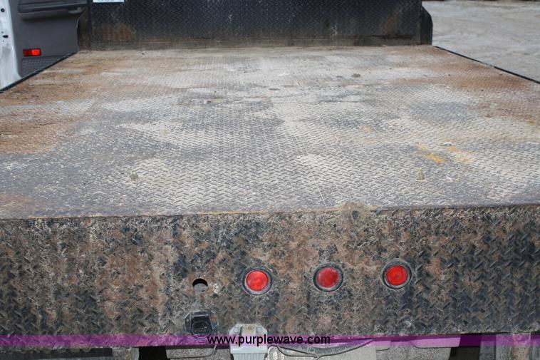 image for item A6622 2001 Ford F450 XL Super Duty pickup truck