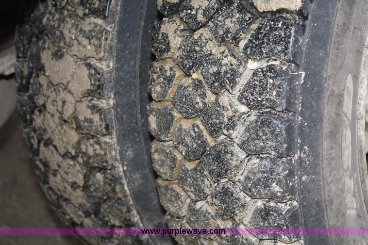 image for item A6622 2001 Ford F450 XL Super Duty pickup truck