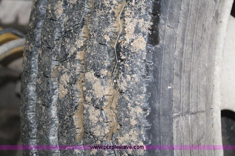 image for item A6622 2001 Ford F450 XL Super Duty pickup truck