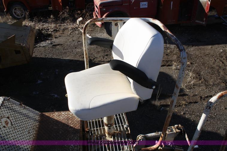 image for item A6626 1991 Cedarapids CR561 asphalt paver