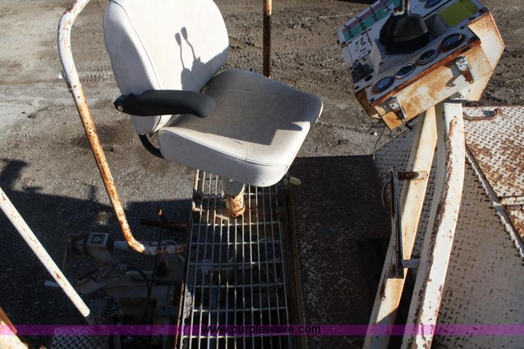 image for item A6626 1991 Cedarapids CR561 asphalt paver