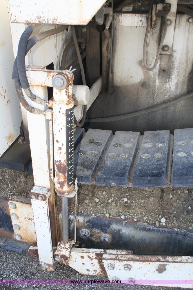 image for item A6626 1991 Cedarapids CR561 asphalt paver