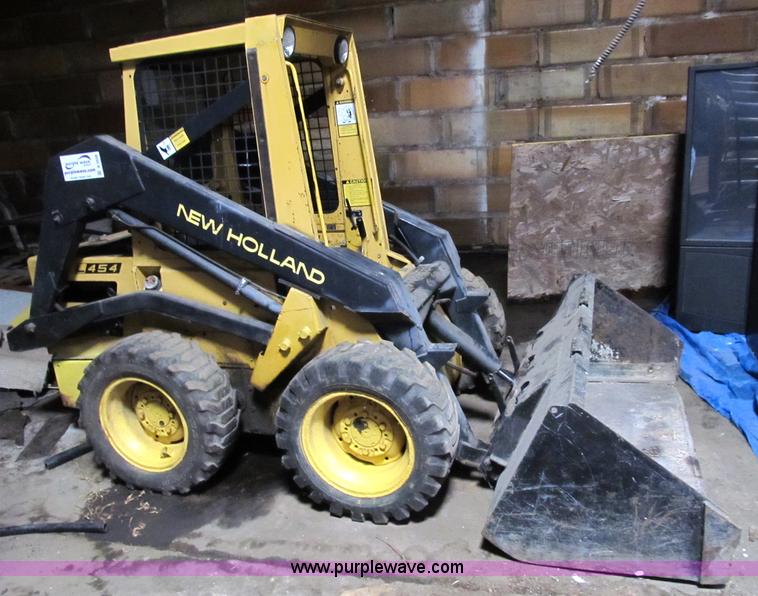 image for item B2528 1992 New Holland L454 skid steer