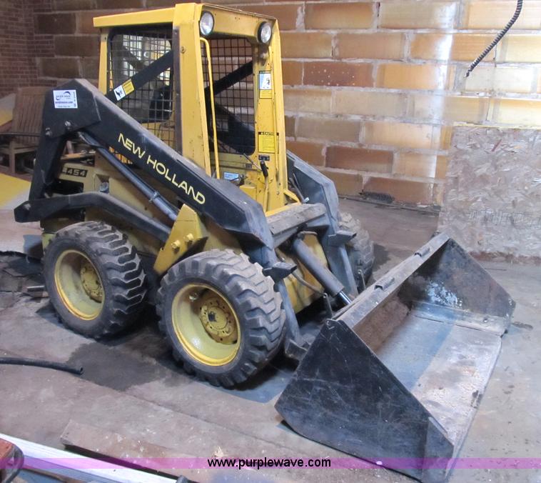 image for item B2528 1992 New Holland L454 skid steer