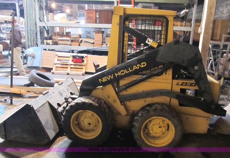 image for item B2528 1992 New Holland L454 skid steer
