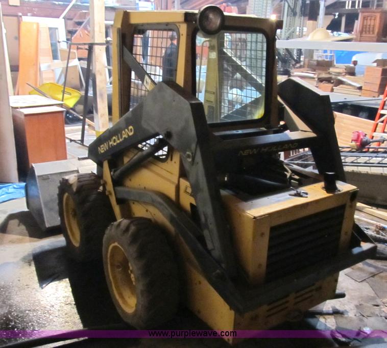 image for item B2528 1992 New Holland L454 skid steer