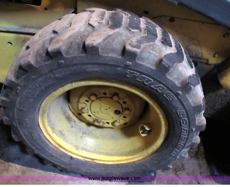 image for item B2528 1992 New Holland L454 skid steer