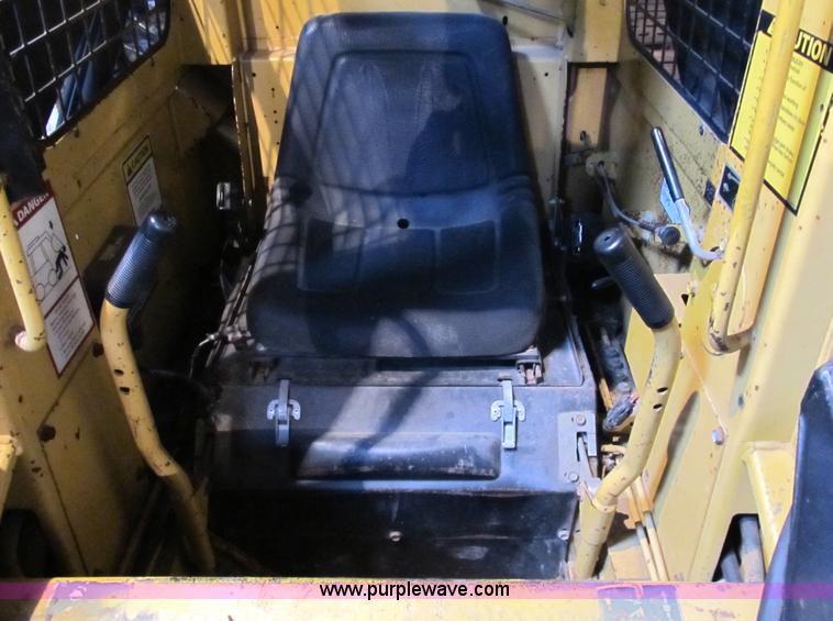 image for item B2528 1992 New Holland L454 skid steer