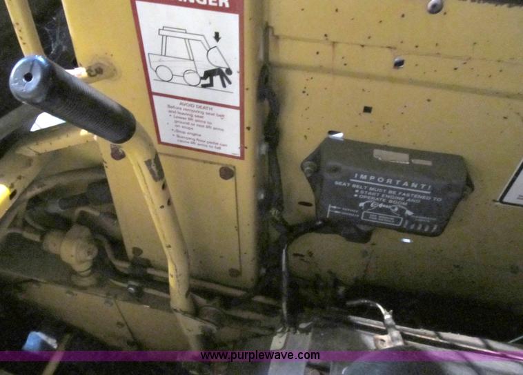 image for item B2528 1992 New Holland L454 skid steer