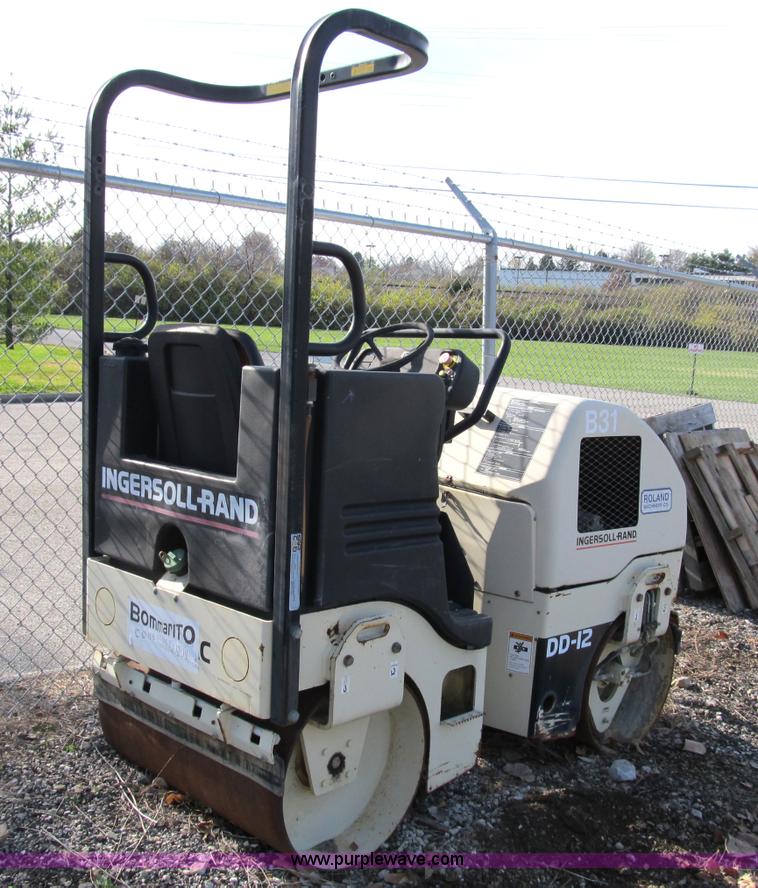 image for item B2558 2000 Ingersoll Rand DD12 vibratory smooth drum roller