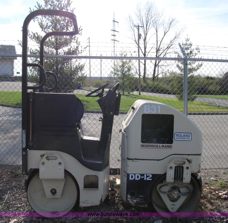 image for item B2558 2000 Ingersoll Rand DD12 vibratory smooth drum roller