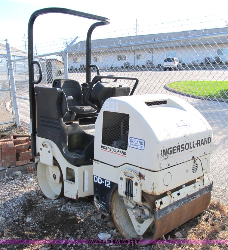 image for item B2558 2000 Ingersoll Rand DD12 vibratory smooth drum roller