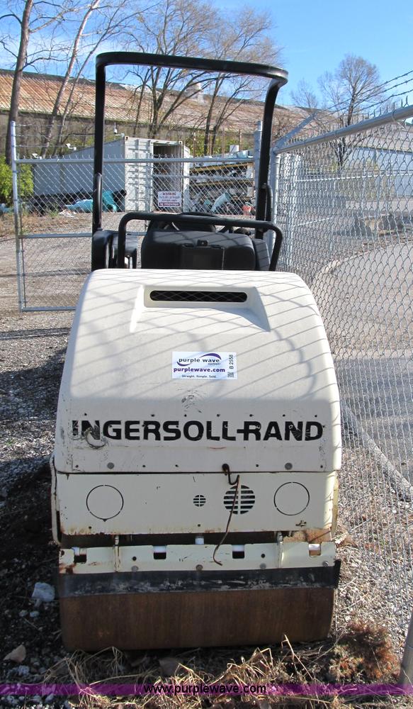 image for item B2558 2000 Ingersoll Rand DD12 vibratory smooth drum roller