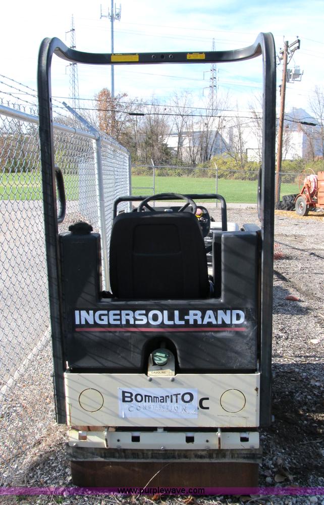 image for item B2558 2000 Ingersoll Rand DD12 vibratory smooth drum roller
