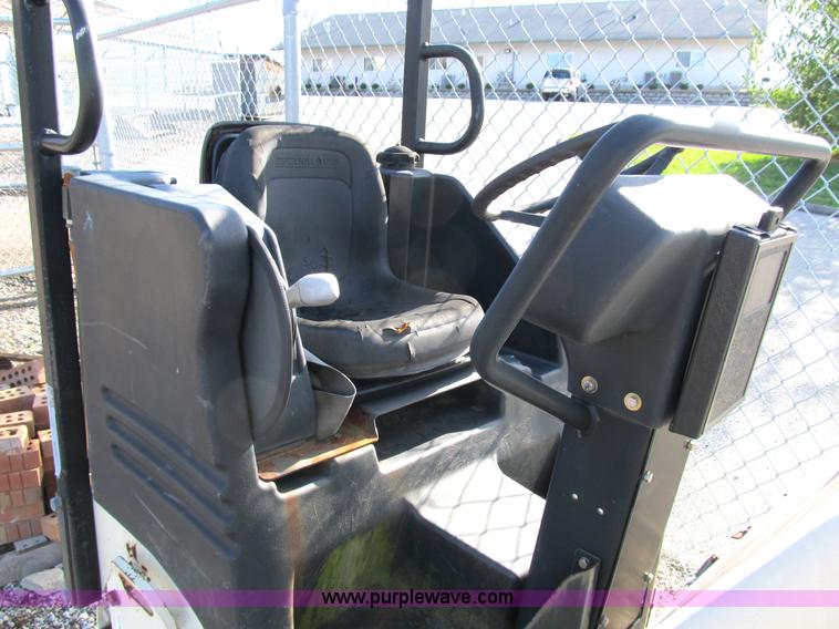 image for item B2558 2000 Ingersoll Rand DD12 vibratory smooth drum roller