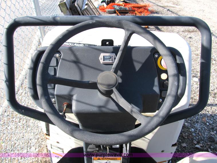 image for item B2558 2000 Ingersoll Rand DD12 vibratory smooth drum roller