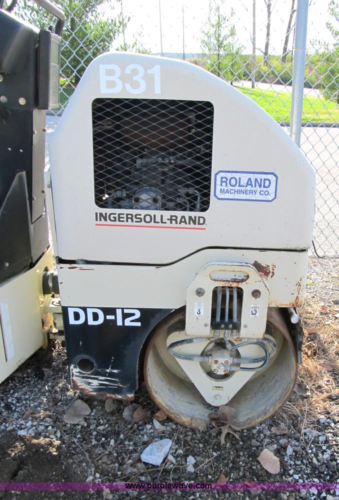 image for item B2558 2000 Ingersoll Rand DD12 vibratory smooth drum roller