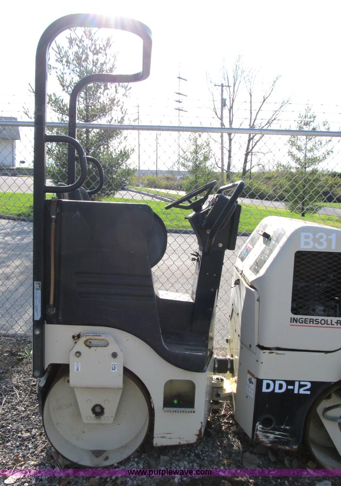 image for item B2558 2000 Ingersoll Rand DD12 vibratory smooth drum roller