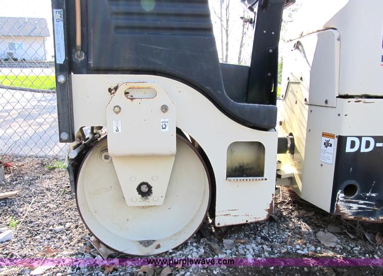 image for item B2558 2000 Ingersoll Rand DD12 vibratory smooth drum roller