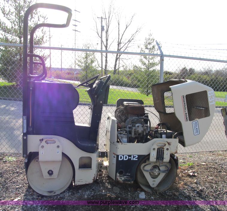 image for item B2558 2000 Ingersoll Rand DD12 vibratory smooth drum roller