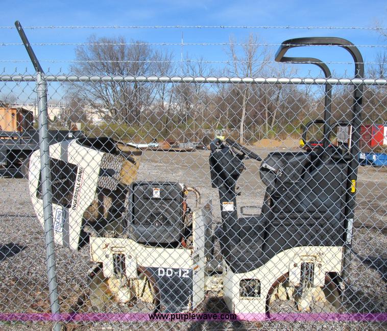 image for item B2558 2000 Ingersoll Rand DD12 vibratory smooth drum roller