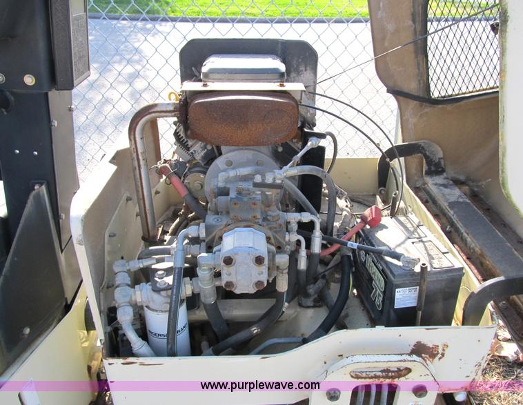 image for item B2558 2000 Ingersoll Rand DD12 vibratory smooth drum roller