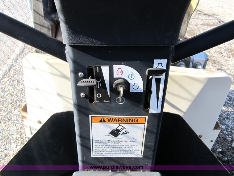 image for item B2558 2000 Ingersoll Rand DD12 vibratory smooth drum roller