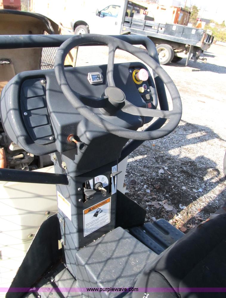 image for item B2558 2000 Ingersoll Rand DD12 vibratory smooth drum roller