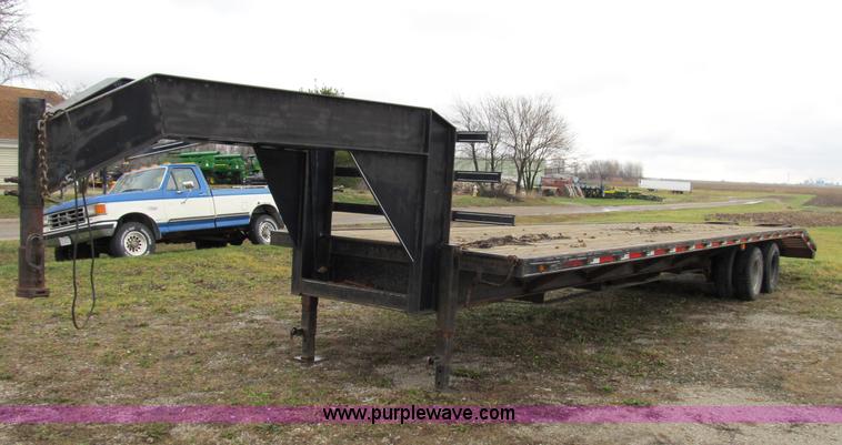 image for item B2566 2002 Rocking Chair 36' gooseneck trailer