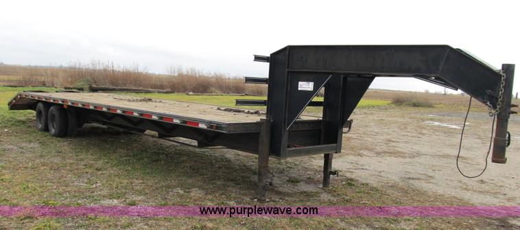image for item B2566 2002 Rocking Chair 36' gooseneck trailer