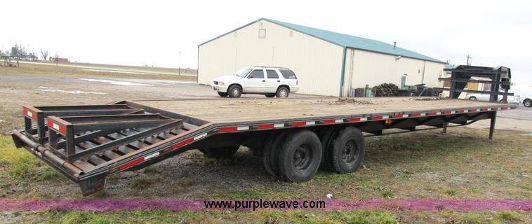 image for item B2566 2002 Rocking Chair 36' gooseneck trailer