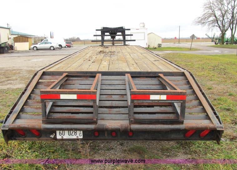 image for item B2566 2002 Rocking Chair 36' gooseneck trailer