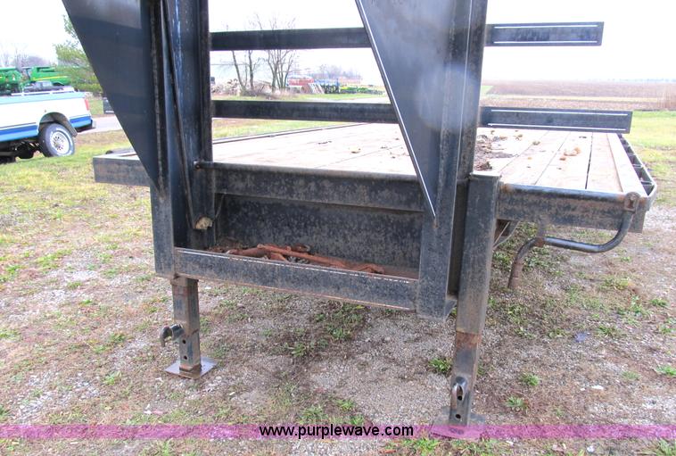 image for item B2566 2002 Rocking Chair 36' gooseneck trailer