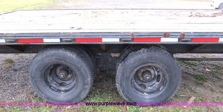 image for item B2566 2002 Rocking Chair 36' gooseneck trailer