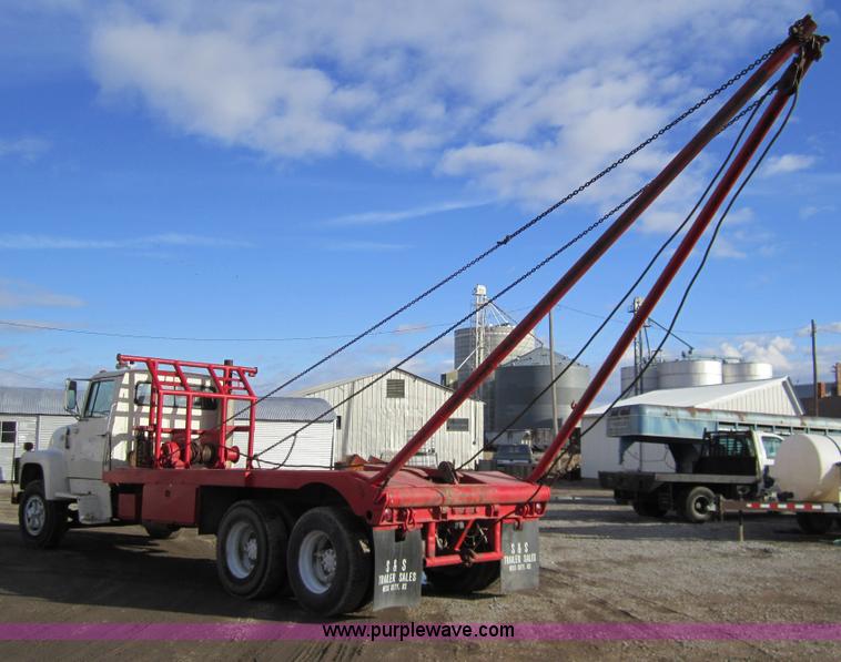 image for item B3157 1970 Ford 8000 winch pole truck