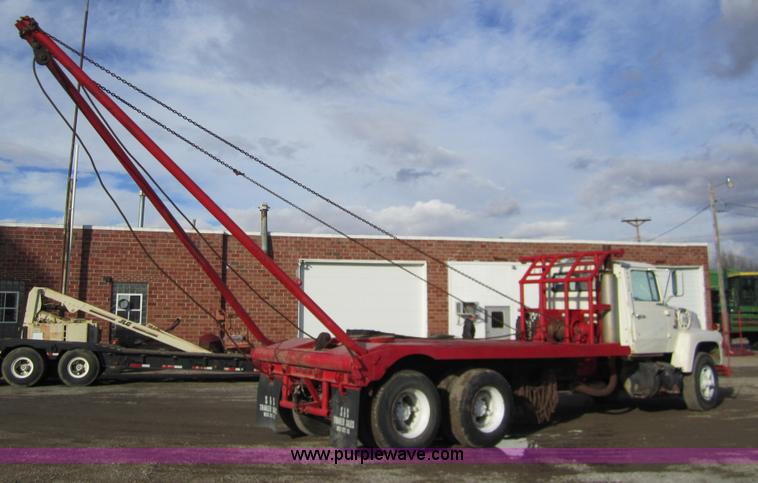 image for item B3157 1970 Ford 8000 winch pole truck