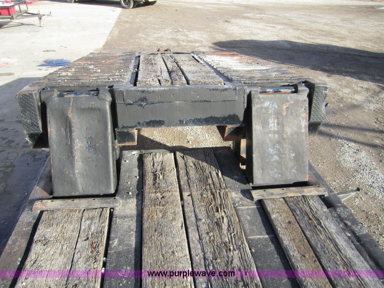 image for item B3158 1970 Hyster 41' neck fold trailer
