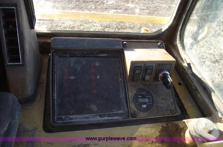 image for item B6046 1995 Caterpillar 963B track loader