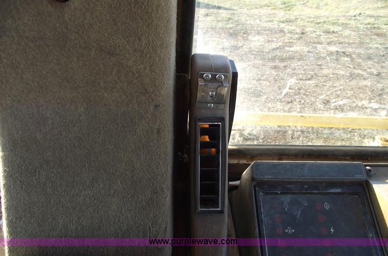 image for item B6046 1995 Caterpillar 963B track loader