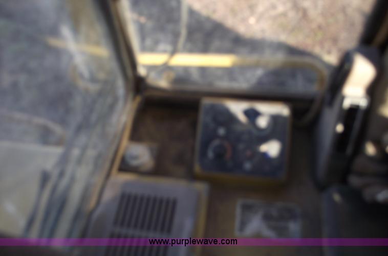 image for item B6046 1995 Caterpillar 963B track loader