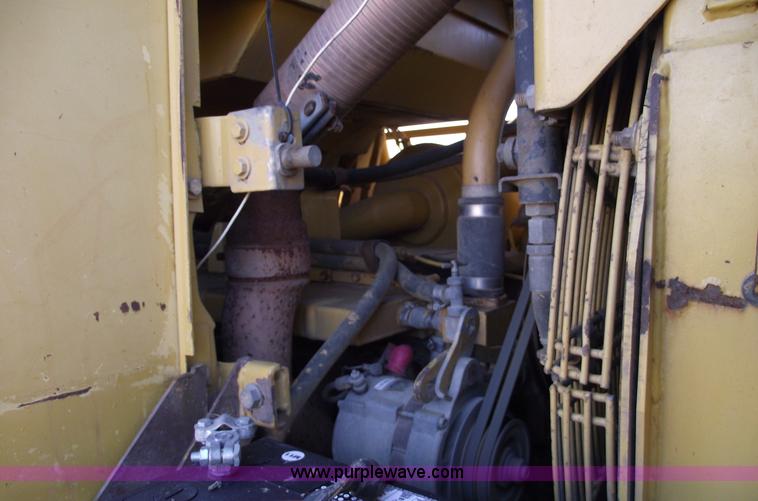 image for item B6046 1995 Caterpillar 963B track loader