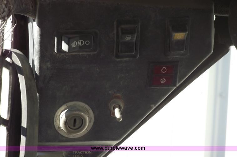 image for item B6059 1995 Bobcat 853H skid steer