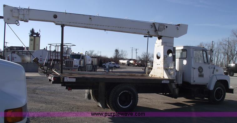 image for item B6060 1974 Ford F700 boom truck