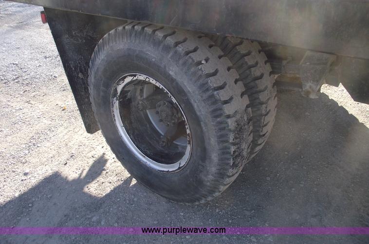 image for item B6060 1974 Ford F700 boom truck