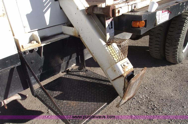 image for item B6060 1974 Ford F700 boom truck