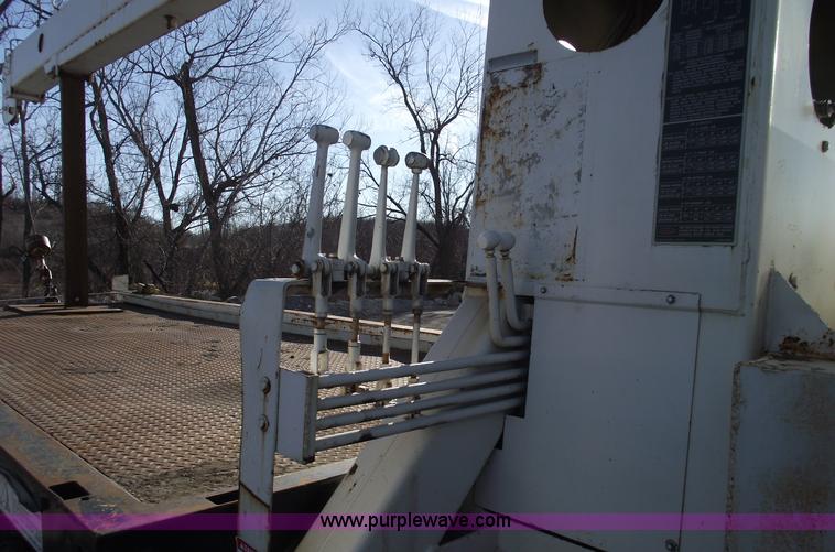 image for item B6060 1974 Ford F700 boom truck